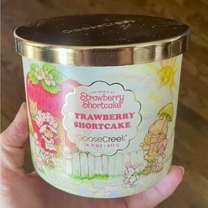 Goose Creek 3-Wick Candle Strawberry Shortcake 14.5 oz
